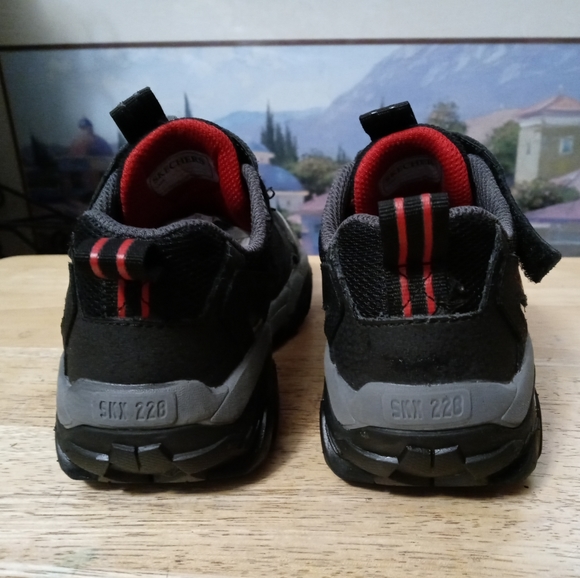 👟👟Skechers Turbo Speed Slip On Sneakers Kids Boys Size 4.5 Black Green 403760L - Picture 2 of 15